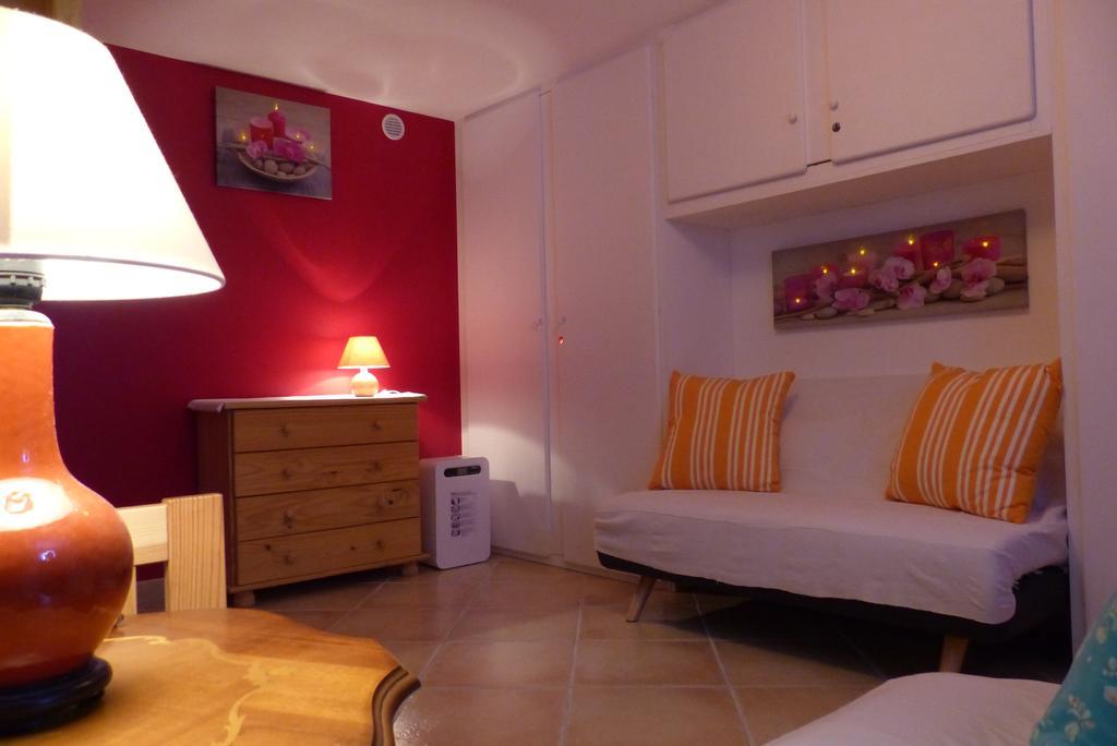 La Flore De Lys, Cottage Ideal Pour 2 Adultes Et 2 Enfants Saint-Jouin-Bruneval Exterior photo